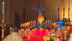 L'adoration eucharistique au cours de la fête