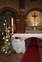 Le cierge pascal dans l'église à Saverdun
